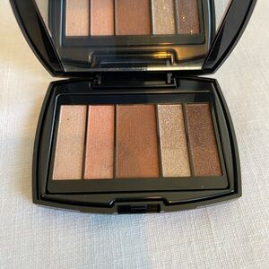 Luxurious Eyeshadow Palette with Brown and Gold Shades
